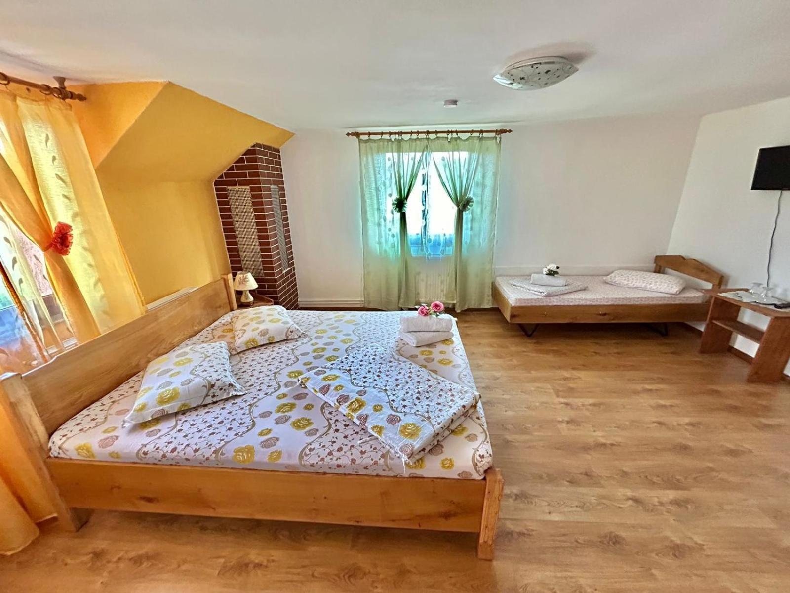 Pensiunea Casa Nina Cartisoara Quarto foto